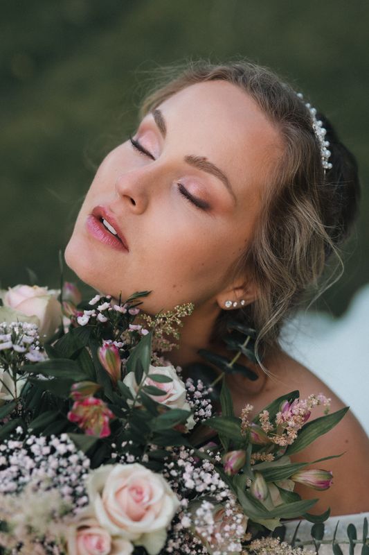 Braut beim After-Wedding-Shooting
