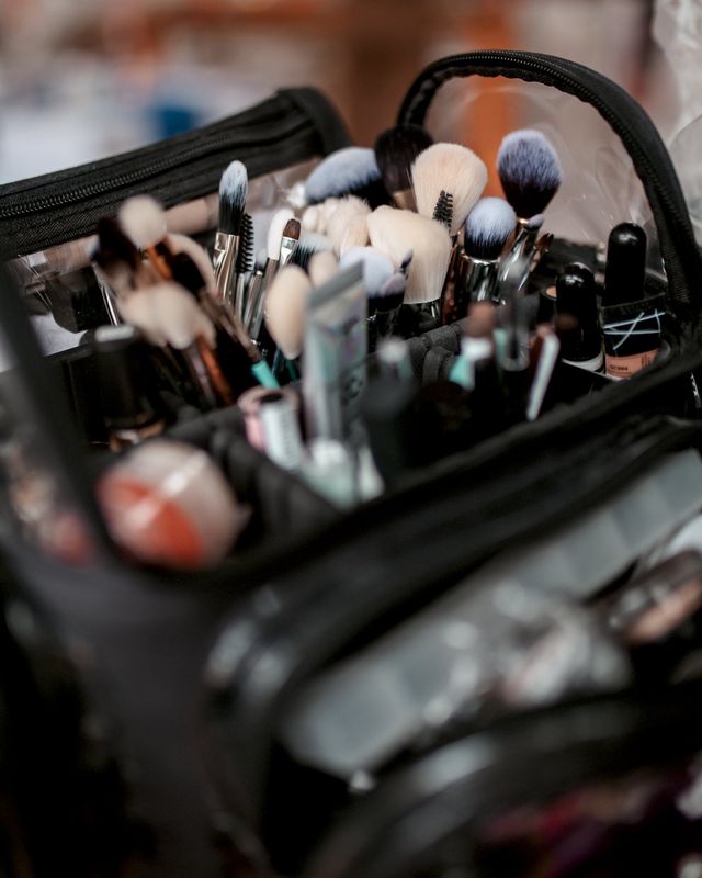 Make-up-Pinsel und Pinseltasche für den Workshop